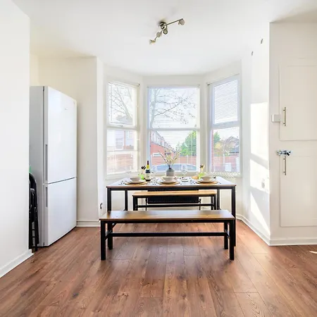 Daire Stylish Modern - Perfect For Work, Leisure & Stadium Visits With Parking Manchester