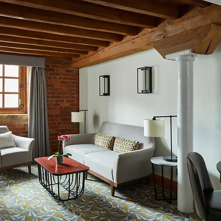 Marriott Victoria & Hotel 4*