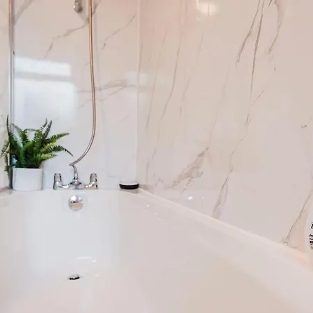 Apartament Free Parking, Late Check Out Coop Live Etihad Stadium 3-bed House