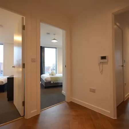 Life - 2-bed 1-bath Top-floor In New Cross * Manchester