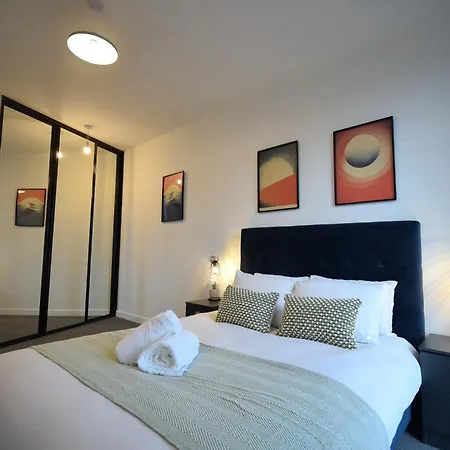 Apartment Life - 2-bed 1-bath Top-floor In New Cross *