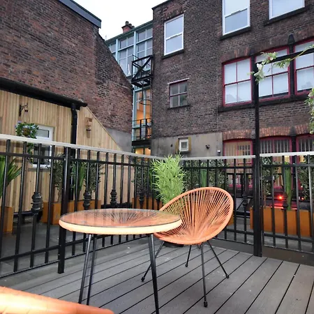 Cityescape - 1br Sofa Bed Balcony Window Shower Apartment