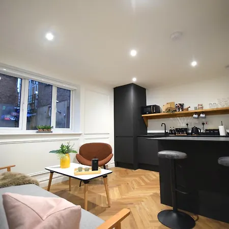 Cityescape - 1br Sofa Bed Balcony Window Shower Manchester