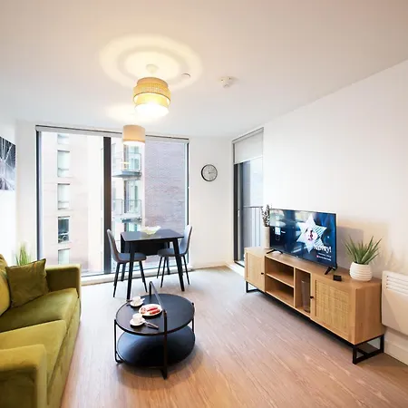 Lägenhet Stylish 1-bed Near Centre, Mediacityuk, Spinningfields, Old Trafford & Etihad, Sleeps 4, Netflix, Gym, Balcony, Nespresso Machine, Ideal For Professionals & Extended And Short Stays! *