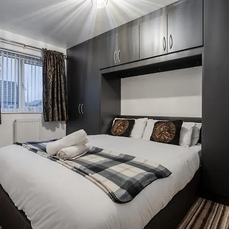 Coop Arena & Etihad - Free Parking - Pool Table * Manchester