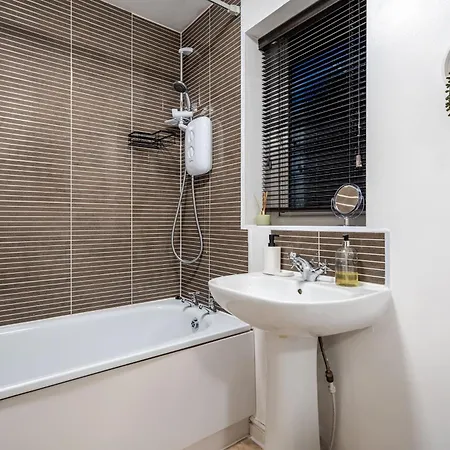 Coop Arena & Etihad - Free Parking - Pool Table Vakantiehuis *