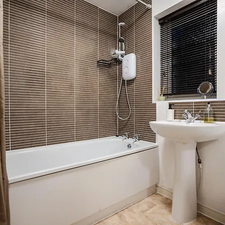 Coop Arena & Etihad - Free Parking - Pool Table Vakantiehuis Manchester