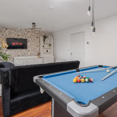 Vakantiehuis Coop Arena & Etihad - Free Parking - Pool Table