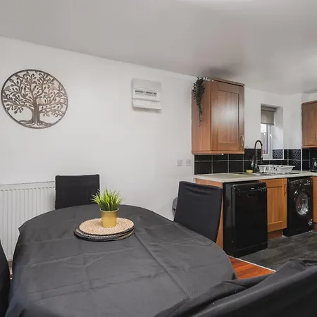 Coop Arena & Etihad - Free Parking - Pool Table Vakantiehuis *