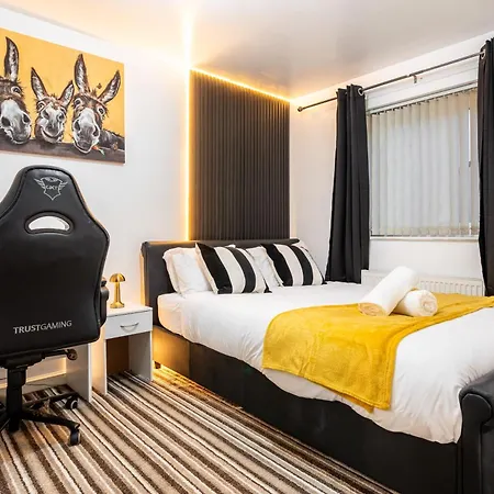 Coop Arena & Etihad - Free Parking - Pool Table Vakantiehuis *