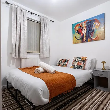 Coop Arena & Etihad - Free Parking - Pool Table Manchester