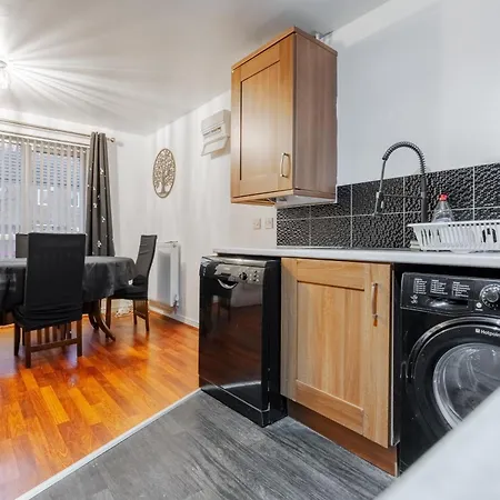 Vakantiehuis Coop Arena & Etihad - Free Parking - Pool Table