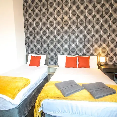 Ideal For Groups - Lovely 2 Bedroom - Free Parking, Transit Links, Close To Stadiums Daire Manchester