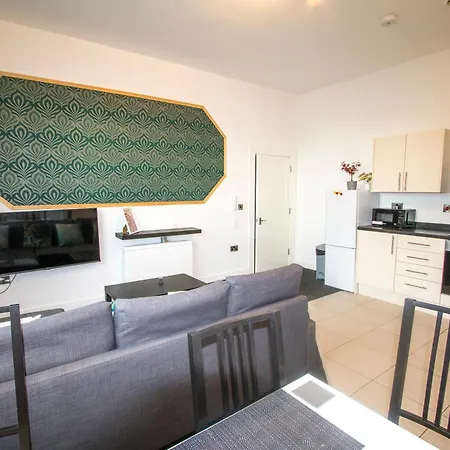 Ideal For Groups - Lovely 2 Bedroom - Free Parking, Transit Links, Close To Stadiums Daire *
