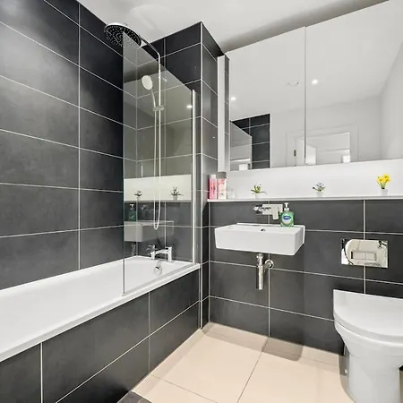 Modern Highrise Luxury Манчестер