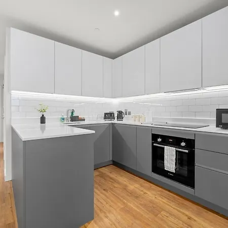Modern Highrise Luxury Манчестер