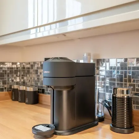 5 Bed House- 5mins To Centre - Sleeps 8