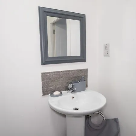 Apartamento Quay House - Salford - 2bdr Sleeps 7, Spacious & Quiet - Free Parking - Close To Centre, United & The Lowry Manchester