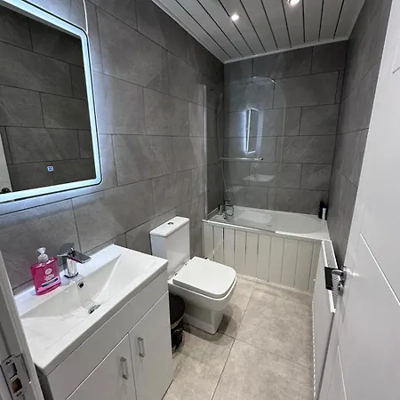 Modern Two-bedroom Appartement *