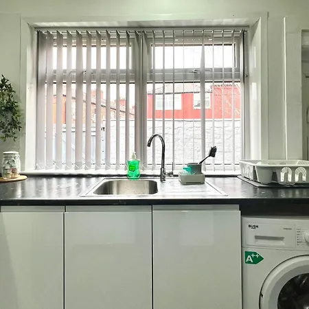 Cosy 3bdr In Levenshulme-close To Centre And Stockport Town- Free Parking- Wifi