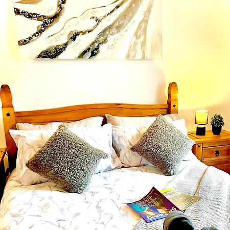 Cosy 3bdr In Levenshulme-close To Centre And Stockport Town- Free Parking- Wifi