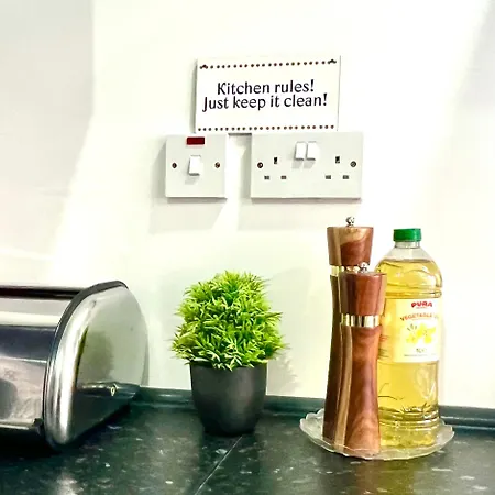 Cosy 3bdr In Levenshulme-close To Centre And Stockport Town- Free Parking- Wifi *