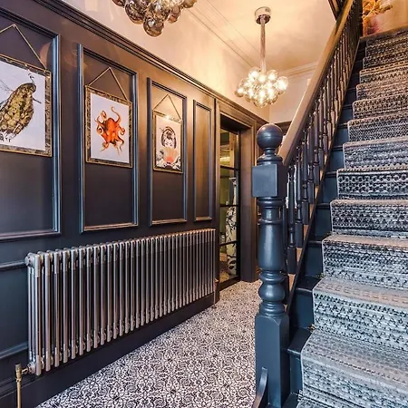 Сasa de vacaciones Unique In Northenden Urban Oasis Sleeps 8