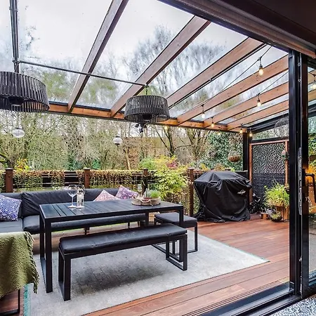 Сasa de vacaciones Unique In Northenden Urban Oasis Sleeps 8 Mánchester