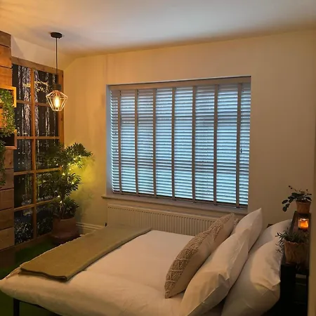 Unique In Northenden Urban Oasis Sleeps 8 Сasa de vacaciones Mánchester
