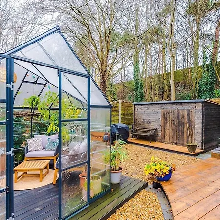 Unique In Northenden Urban Oasis Sleeps 8 Сasa de vacaciones
