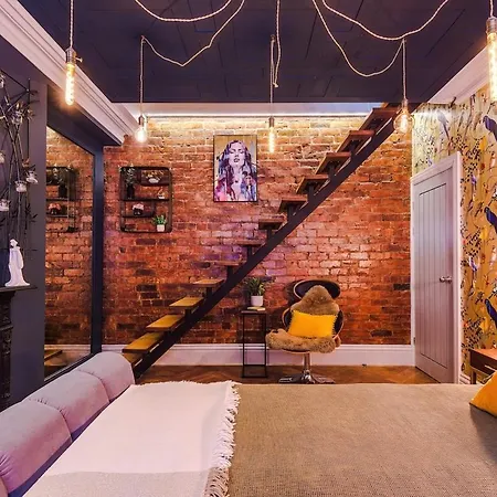 Unique In Northenden Urban Oasis Sleeps 8 Сasa de vacaciones *