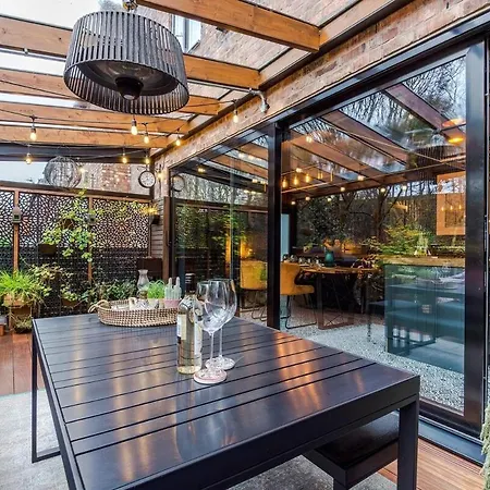 Unique In Northenden Urban Oasis Sleeps 8 Сasa de vacaciones
