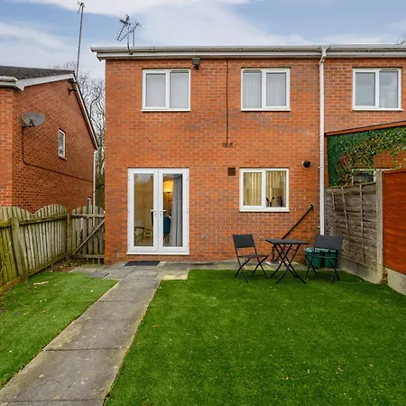 Lovely 3bedroom House, 7mins Drive To Center, Etihad Stadium & Coop Live Arena Hébergement de vacances *