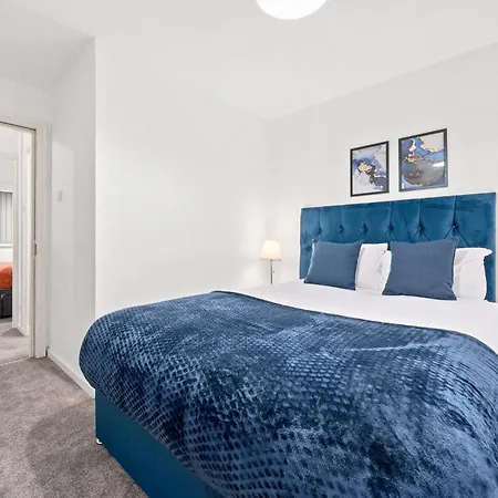 Dom wakacyjny Lovely 3bedroom House, 7mins Drive To Center, Etihad Stadium & Coop Live Arena