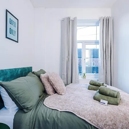 Apartamento Free Park, Sleeps 8, Stunning In Salford, Long Term Disc, Perfect For Groups