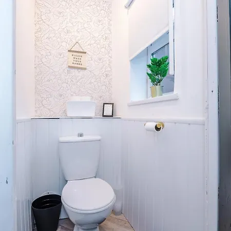 Apartamento Free Park, Sleeps 8, Stunning In Salford, Long Term Disc, Perfect For Groups Mánchester