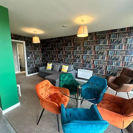 Adelphi Wharf By Beehosting * Manchester