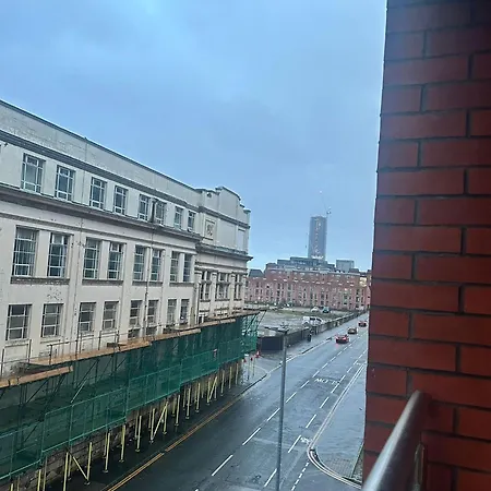 Adelphi Wharf By Beehosting * Manchester