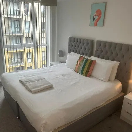 Adelphi Wharf By Beehosting Manchester