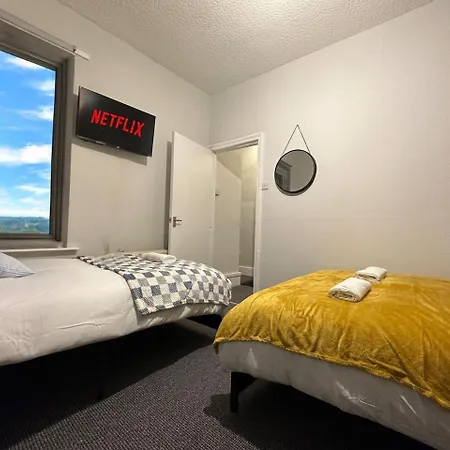 Spacious Home-pooltable-freeparking-10guests
