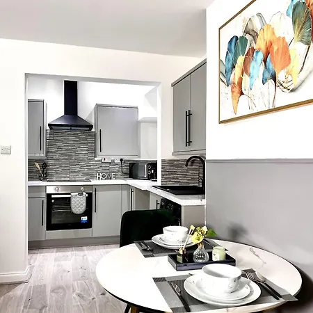 Stylish Spacious 1bd Apt-kingbed-10min Heaton Park * マンチェスター