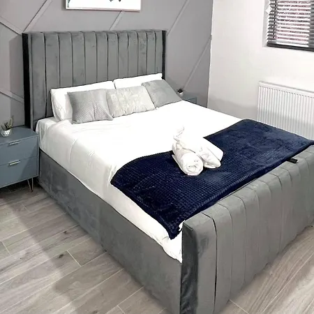 Stylish Spacious 1bd Apt-kingbed-10min Heaton Park * マンチェスター