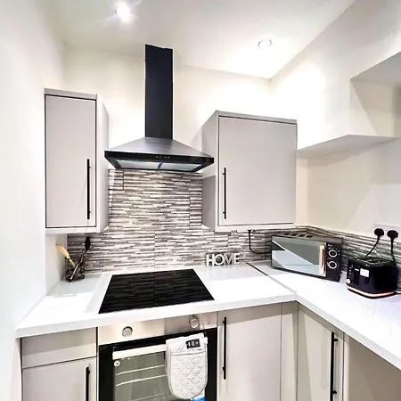 Stylish Spacious 1bd Apt-kingbed-10min Heaton Park