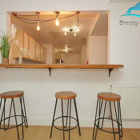 Spacious Center Gem Apartment *