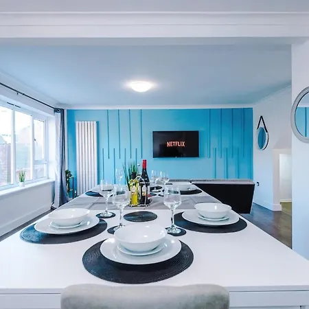 New Spacious House, Pool Table, Driveway Parking And Ps4 * 曼彻斯特