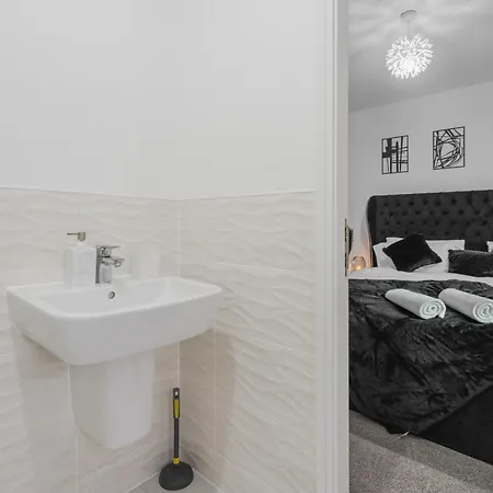 Luxury 5 Bed Near Etihad And Coop Live Сasa de vacaciones *