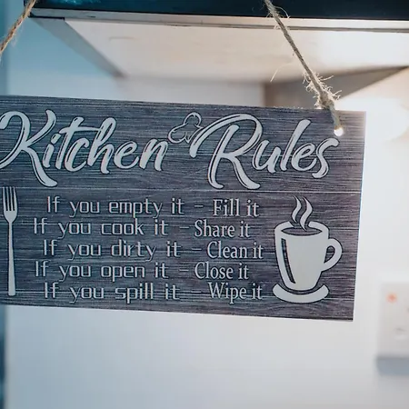 Сasa de vacaciones Luxury 5 Bed Near Etihad And Coop Live Mánchester