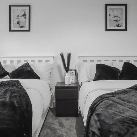 Luxury 5 Bed Near Etihad And Coop Live