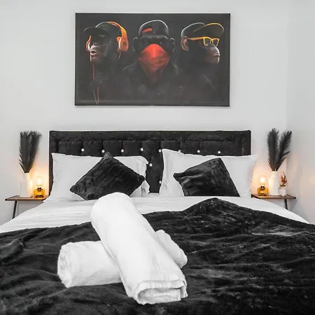 Luxury 5 Bed Near Etihad And Coop Live