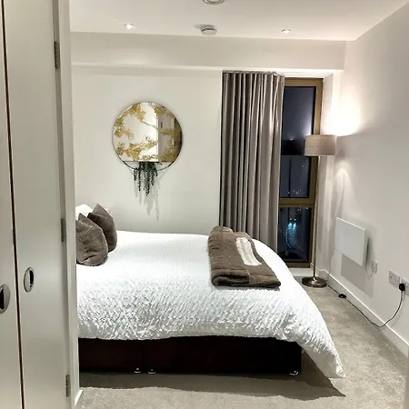 View 2 King Ensuites Gym Apartment *
